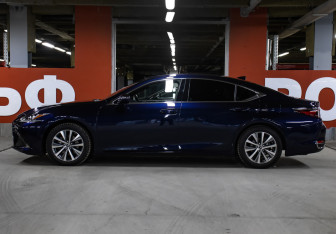 Подержанный автомобиль Lexus ES 2018 года (8 фото)