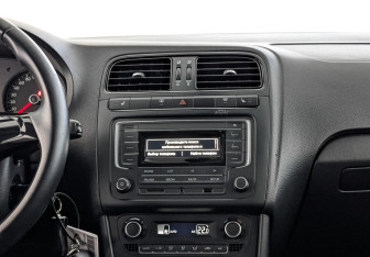 Подержанный автомобиль Volkswagen Polo Sedan 2017 года (15 фото)