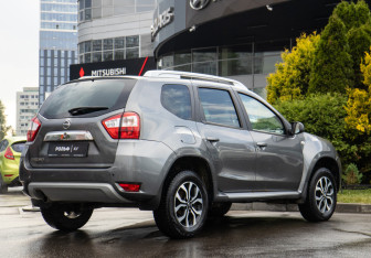 Подержанный автомобиль Nissan Terrano 2015 года (4 фото)