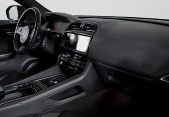 Подержанный автомобиль Jaguar F-Pace 2017 года (9 фото)