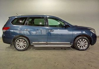 Подержанный автомобиль Nissan Pathfinder 2015 года (7 фото)