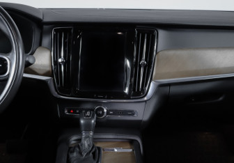 Подержанный автомобиль Volvo S90 2020 года (13 фото)