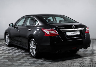 Подержанный автомобиль Nissan Teana 2014 года (7 фото)