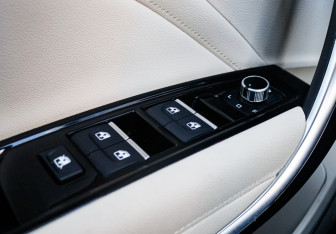 Подержанный автомобиль FAW Bestune T77 2023 года (16 фото)