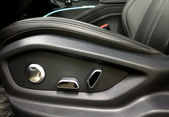 Подержанный автомобиль Hongqi HS3 2024 года (23 фото)