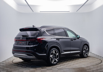 Подержанный автомобиль Hyundai Santa Fe 2021 года (5 фото)