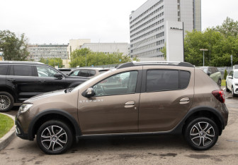 Подержанный автомобиль Renault Sandero 2019 года (6 фото)
