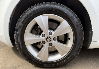 Подержанный автомобиль Skoda Octavia Liftback 2016 года (9 фото)