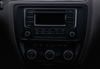Подержанный автомобиль Volkswagen Jetta Sedan 2014 года (14 фото)