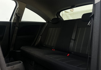 Подержанный автомобиль Opel Corsa 2013 года (10 фото)