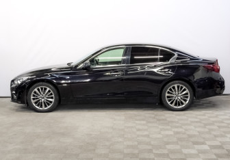 Подержанный автомобиль Infiniti Q50 2017 года (8 фото)