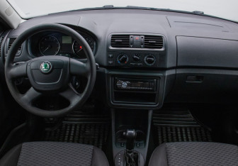Подержанный автомобиль Skoda Fabia Hatchback 2012 года (13 фото)