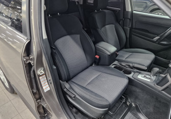 Подержанный автомобиль Subaru Forester Suv 2017 года (21 фото)