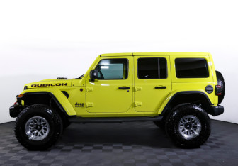 Подержанный автомобиль Jeep Wrangler 2023 года (8 фото)