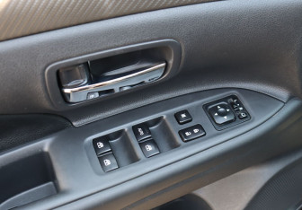 Подержанный автомобиль Mitsubishi Outlander 2015 года (11 фото)