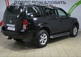 Подержанный автомобиль Nissan Pathfinder 2014 года (4 фото)