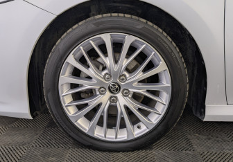 Подержанный автомобиль Toyota Camry Sedan 2019 года (12 фото)