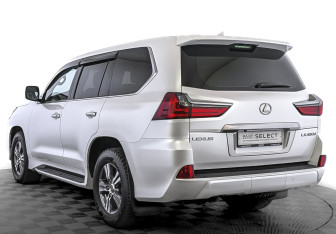 Подержанный автомобиль Lexus LX 2021 года (7 фото)