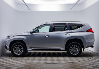 Подержанный автомобиль Mitsubishi Pajero Sport 2019 года (2 фото)