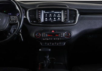 Подержанный автомобиль Kia Sorento 2019 года (14 фото)