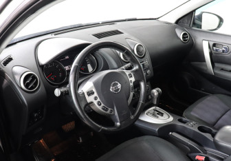 Подержанный автомобиль Nissan Qashqai 2012 года (9 фото)