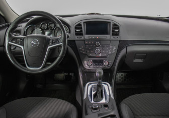Подержанный автомобиль Opel Insignia Liftback 2011 года (13 фото)