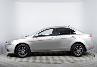 Подержанный автомобиль Mitsubishi Lancer Sedan 2012 года (8 фото)