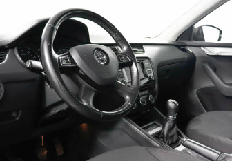 Подержанный автомобиль Skoda Octavia Liftback 2014 года (7 фото)