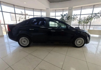 Подержанный автомобиль Ford Focus Sedan 2009 года (4 фото)
