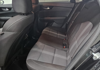 Подержанный автомобиль Kia Cerato Sedan 2021 года (17 фото)