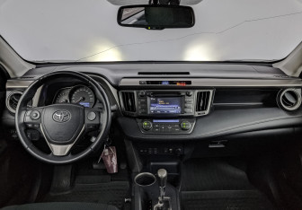 Подержанный автомобиль Toyota RAV4 2014 года (14 фото)