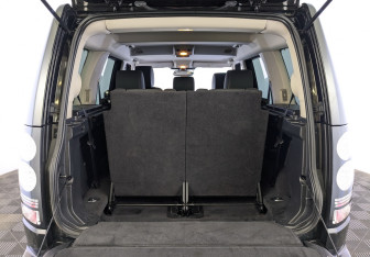 Подержанный автомобиль Land Rover Discovery 2016 года (10 фото)