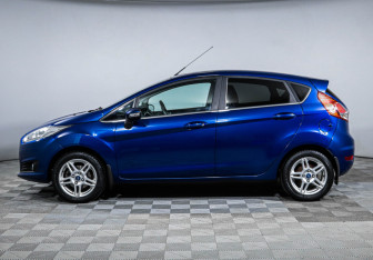 Подержанный автомобиль Ford Fiesta Hatchback 2015 года (8 фото)