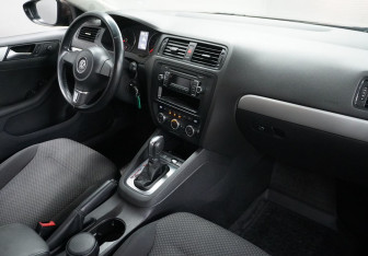 Подержанный автомобиль Volkswagen Jetta Sedan 2012 года (10 фото)