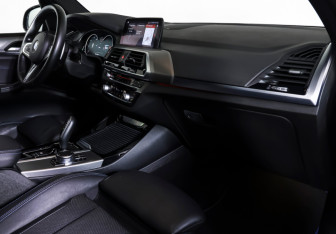 Подержанный автомобиль BMW X3 2019 года (10 фото)