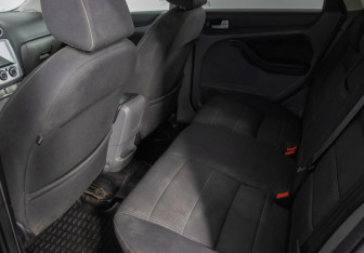 Подержанный автомобиль Ford Focus Hatchback 2009 года (11 фото)