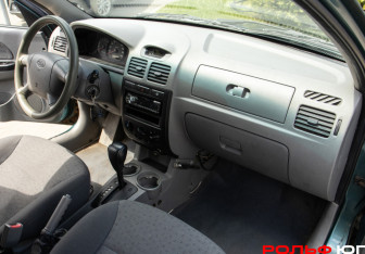 Подержанный автомобиль Kia Rio Sedan 2004 года (7 фото)