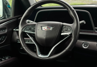 Подержанный автомобиль Cadillac Escalade Suv 2021 года (14 фото)