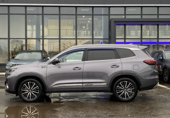 Подержанный автомобиль Chery Tiggo 8 Pro 2022 года (8 фото)