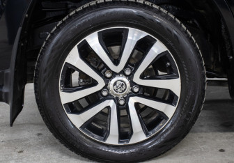 Подержанный автомобиль Toyota Land Cruiser Suv 2018 года (25 фото)