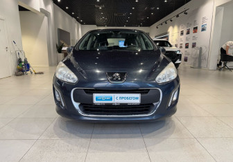 Подержанный автомобиль Peugeot 308 Hatchback 2012 года (2 фото)