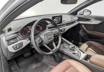 Подержанный автомобиль Audi A4 Sedan 2019 года (16 фото)