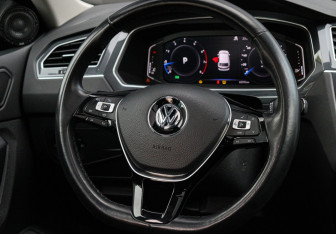 Подержанный автомобиль Volkswagen Tiguan 2019 года (11 фото)