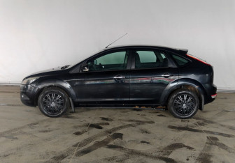 Подержанный автомобиль Ford Focus Hatchback 2011 года (7 фото)