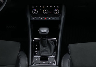 Подержанный автомобиль Skoda Karoq 2021 года (13 фото)