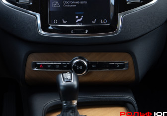 Подержанный автомобиль Volvo XC90 2021 года (21 фото)