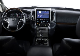 Подержанный автомобиль Toyota Land Cruiser Suv 2018 года (13 фото)