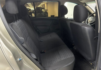 Подержанный автомобиль Renault Sandero 2011 года (11 фото)