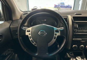 Подержанный автомобиль Nissan X-Trail 2013 года (12 фото)