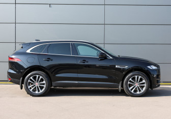Подержанный автомобиль Jaguar F-Pace 2017 года (4 фото)